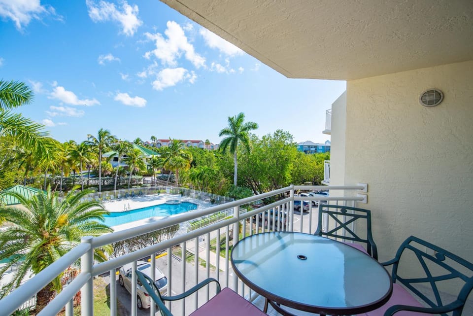 The Grand Cayman | Beautifully Remodeled Key West Condo! House in Key West
