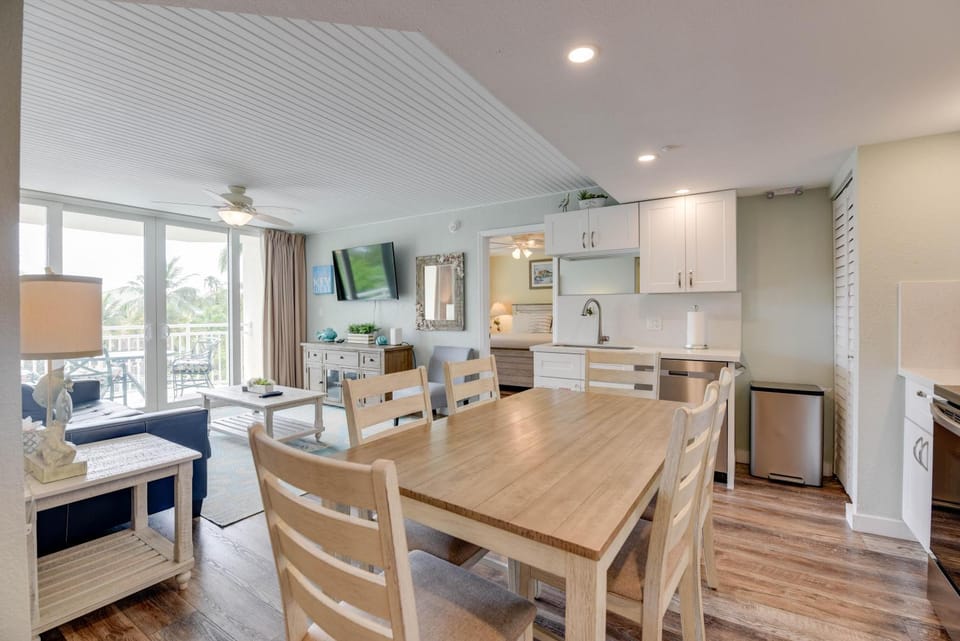 The Saint Martin Suite - Sunrise Suites Apartment in Key West