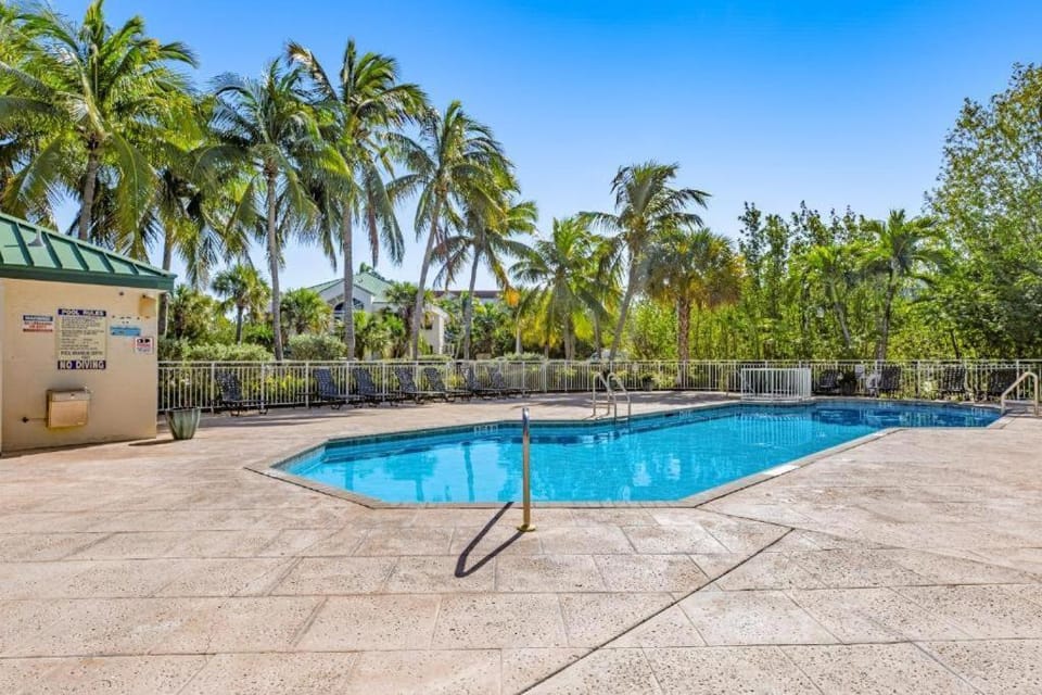 The Saint Martin Suite - Sunrise Suites Apartment in Key West