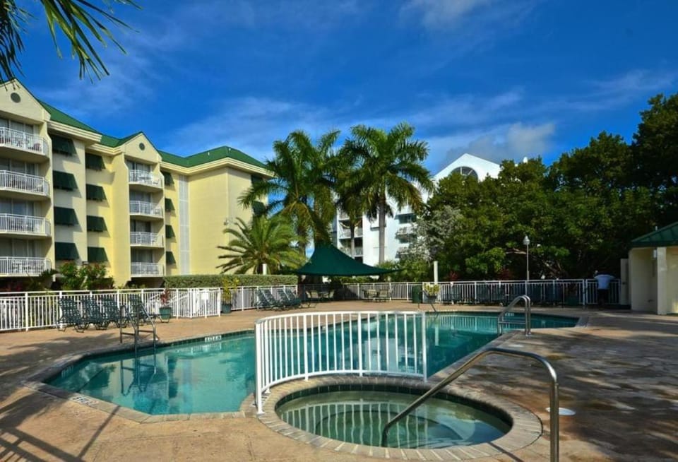 The Cayo Coco | Key West Condo with Pool Hot Tub & Balcony Views Apartment in Key West