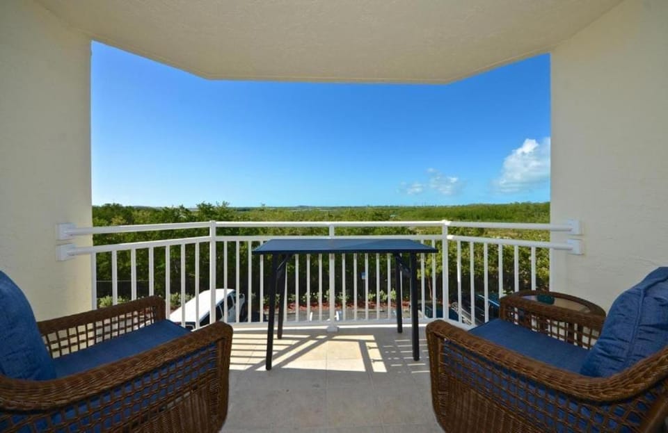 The Cayo Coco | Key West Condo with Pool Hot Tub & Balcony Views Apartment in Key West