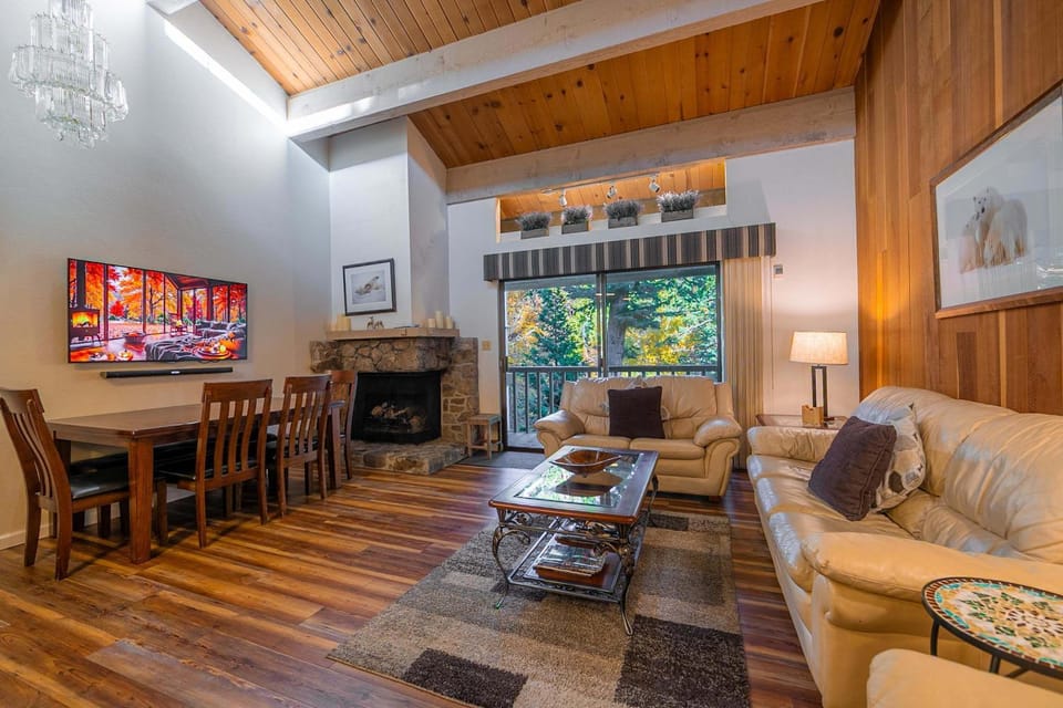Creekside Chalet Stay for 6 House in Tahoe Vista