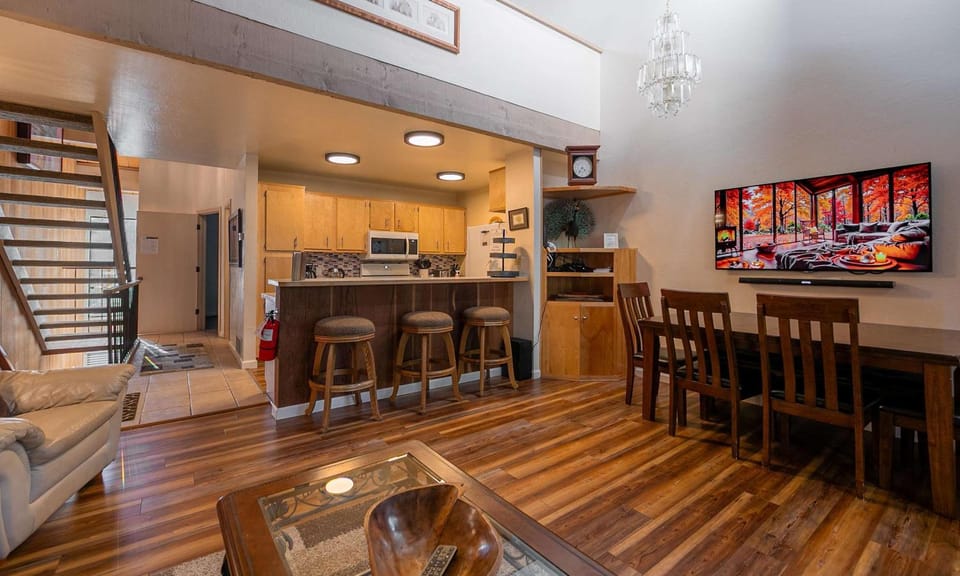 Creekside Chalet Stay for 6 House in Tahoe Vista