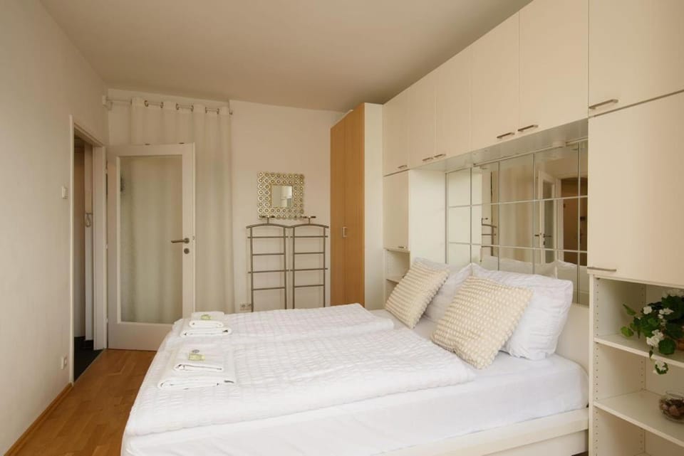 Bed, Bedroom, towels, wardrobe