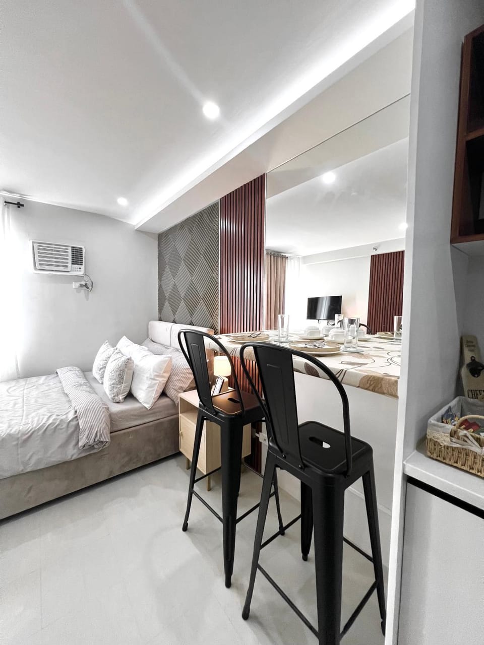 Dining area, Bedroom