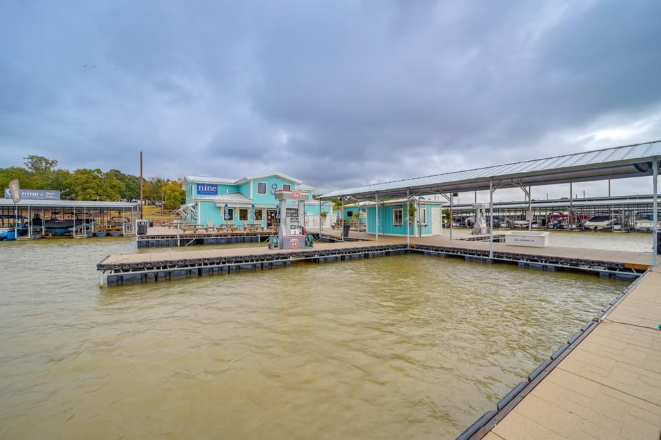 Lake Eufaula Cabin w/ Dock at Nine Marina Cabin in Longtown