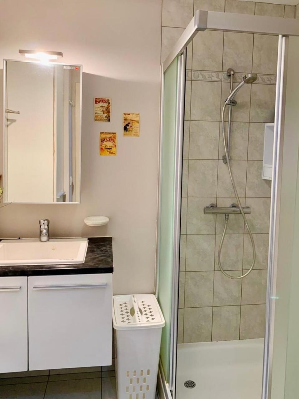 Shower, Bathroom, towels