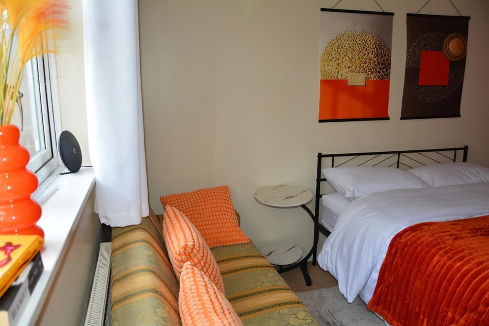 Bed, Seating area, Bedroom