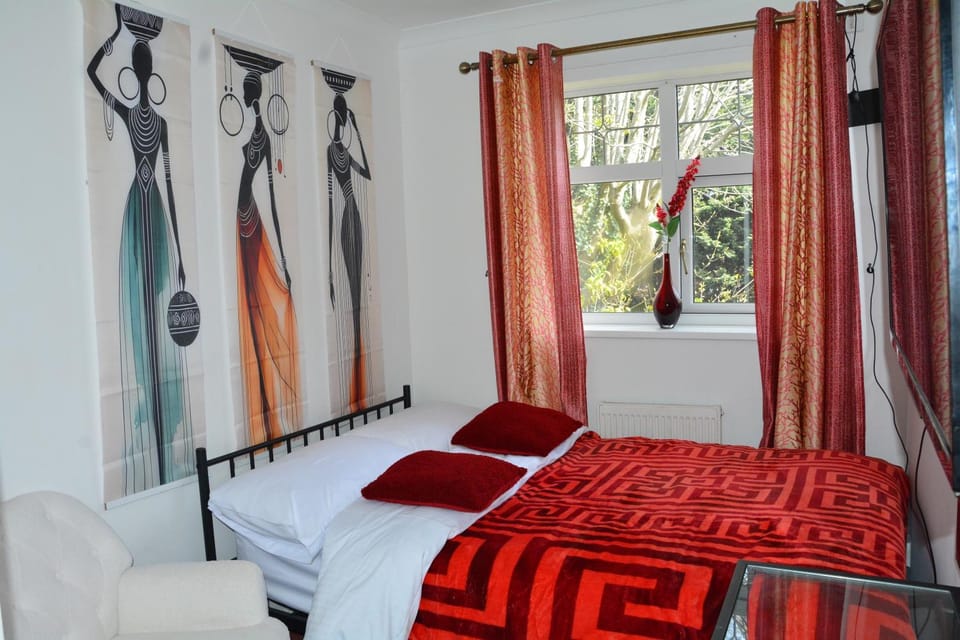 Bed, Photo of the whole room, Bedroom