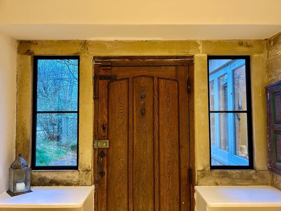 Hill House - 2 Bed Guest Suite by Maison Pro Apartment in Stroud District