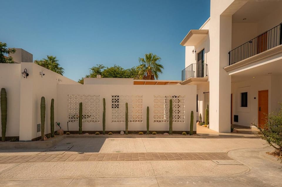 Palma Suite 302 in Downtown La Paz Downtown 2BR Suite with Parking & Pool Apartment in La Paz