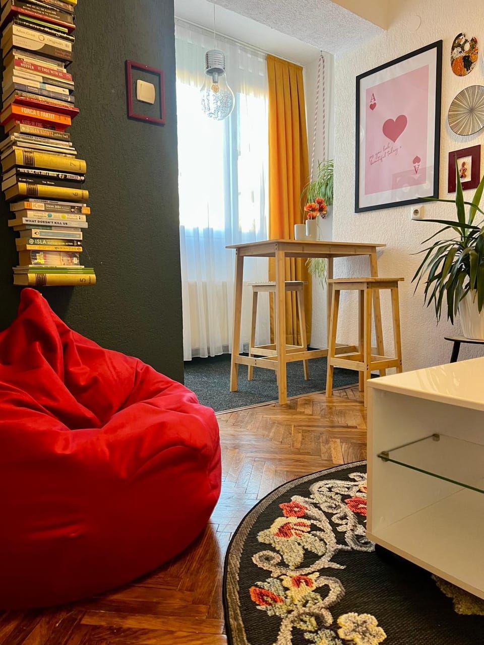 Library, Living room, Seating area