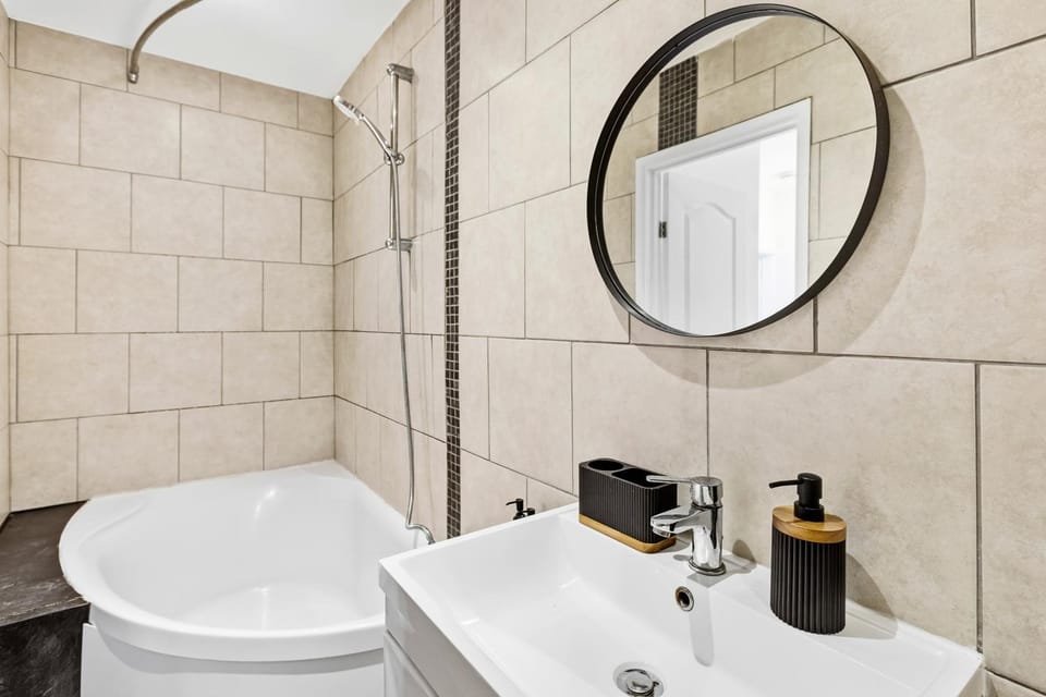 Shower, Bathroom, heating, towels