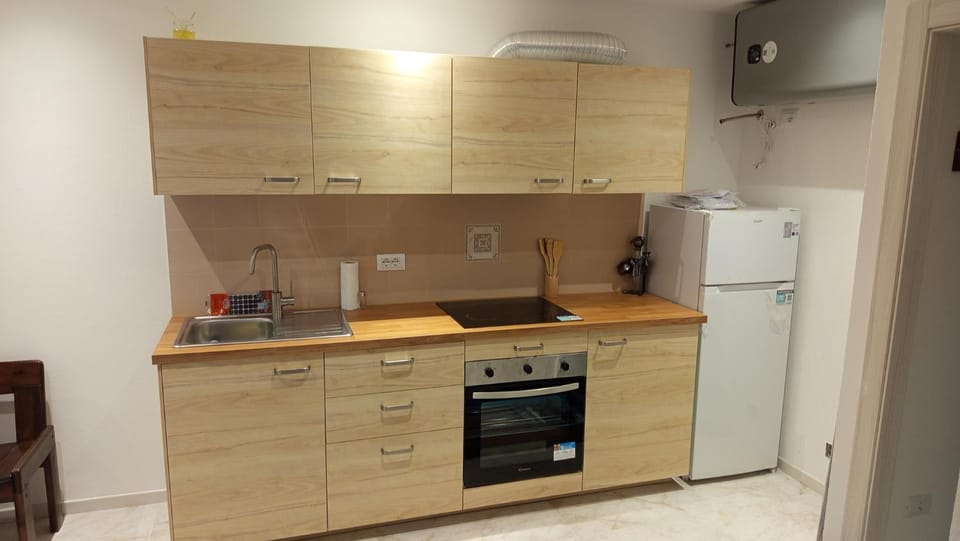 Coffee/tea facilities, Kitchen or kitchenette, oven, pet friendly, stove