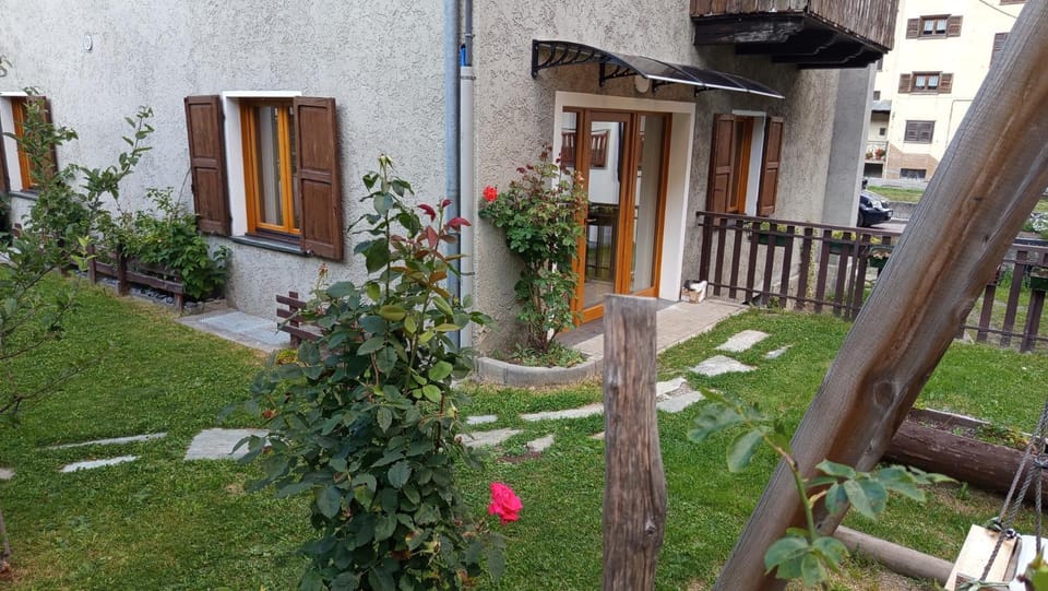 Property building, Day, Garden, Garden view