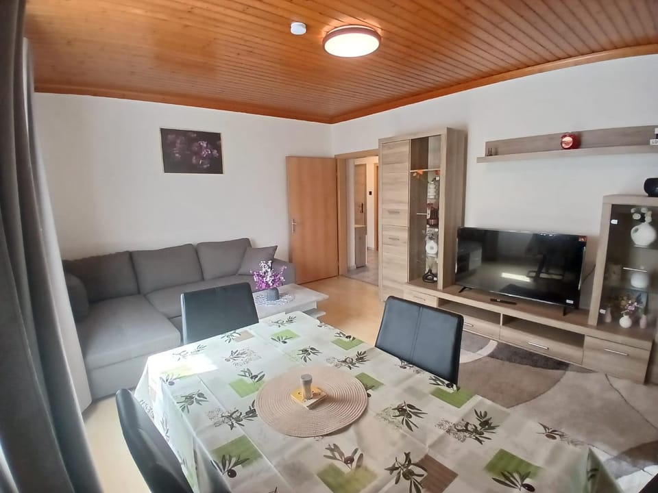 TV and multimedia, Living room, Dining area