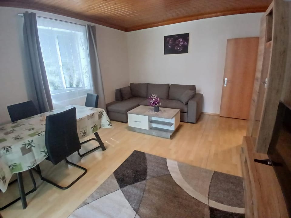 TV and multimedia, Living room, Dining area