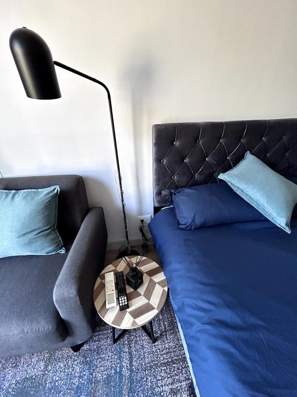 Bed, Living room
