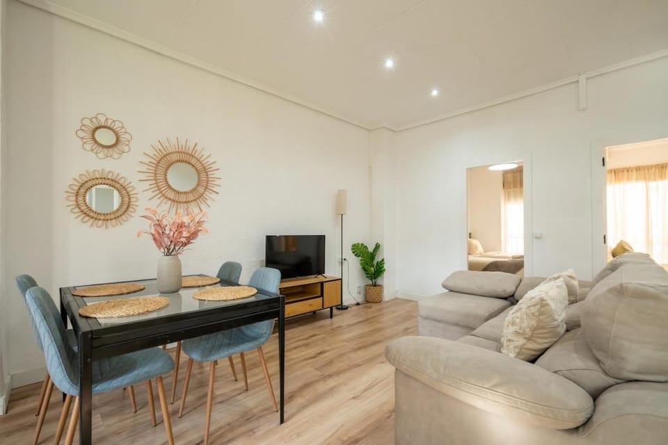 ChillOut Area 2BR 4P City Relax Fast WiFi Pet Friendly Apartment in Valencia
