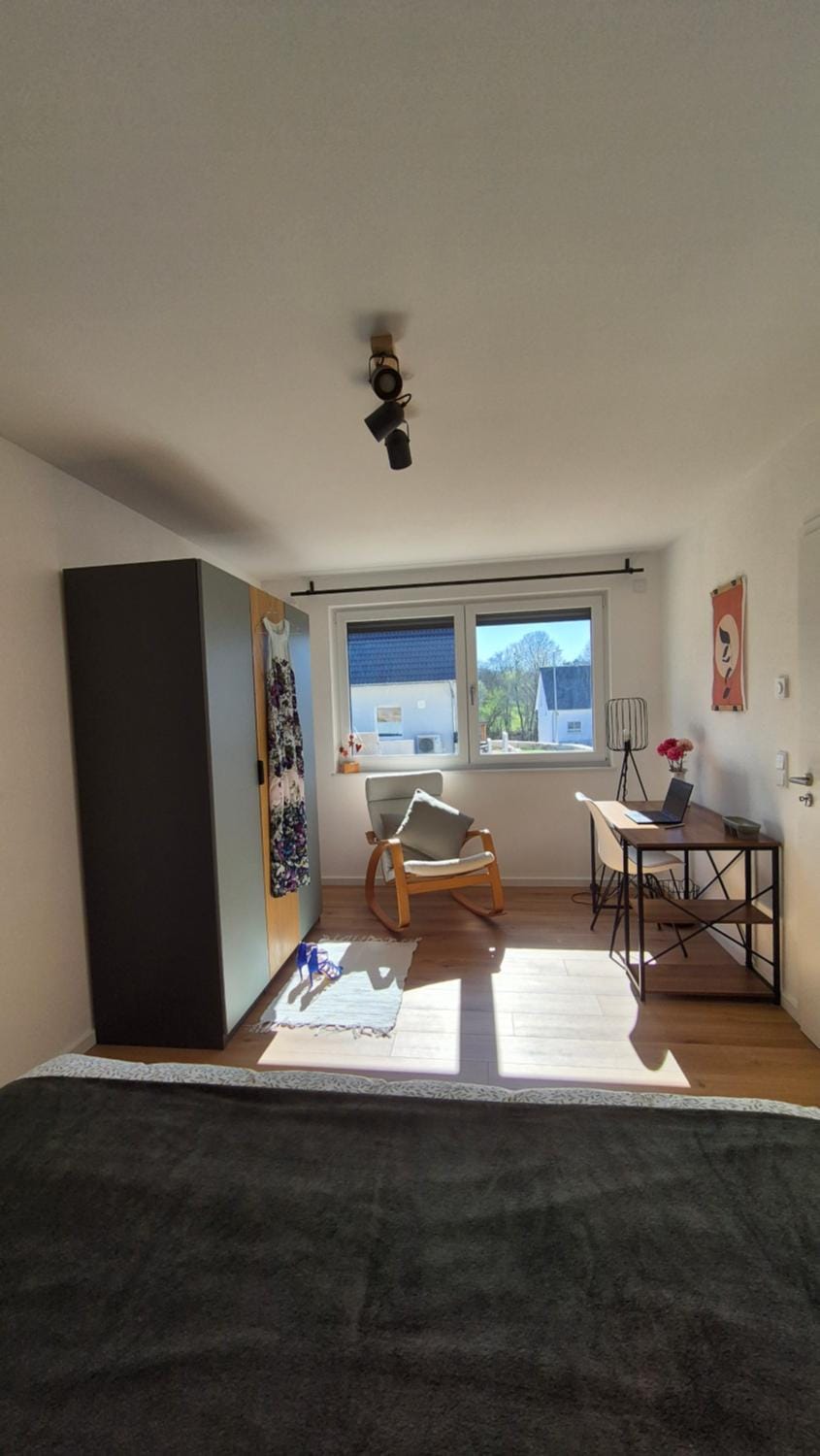 Bed, Seating area, Bedroom