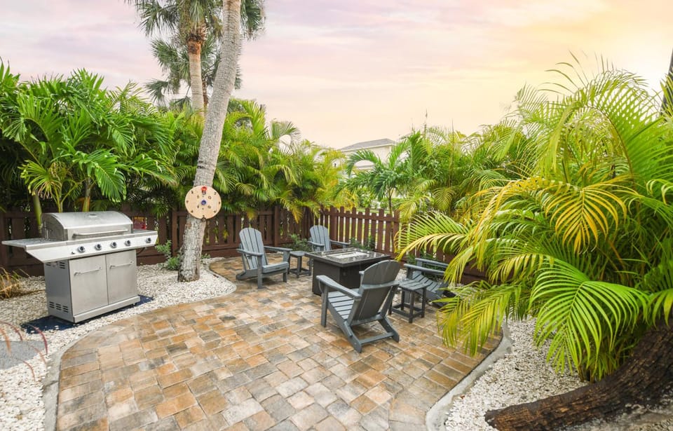 Property building, Patio, Patio, fireplace