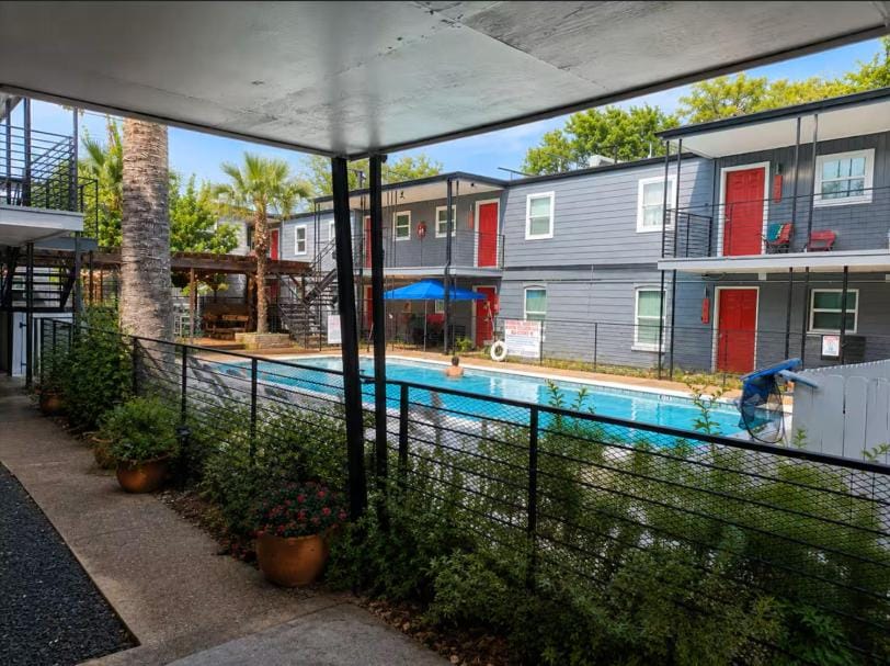 Property building, Balcony/Terrace, Swimming pool, Inner courtyard view