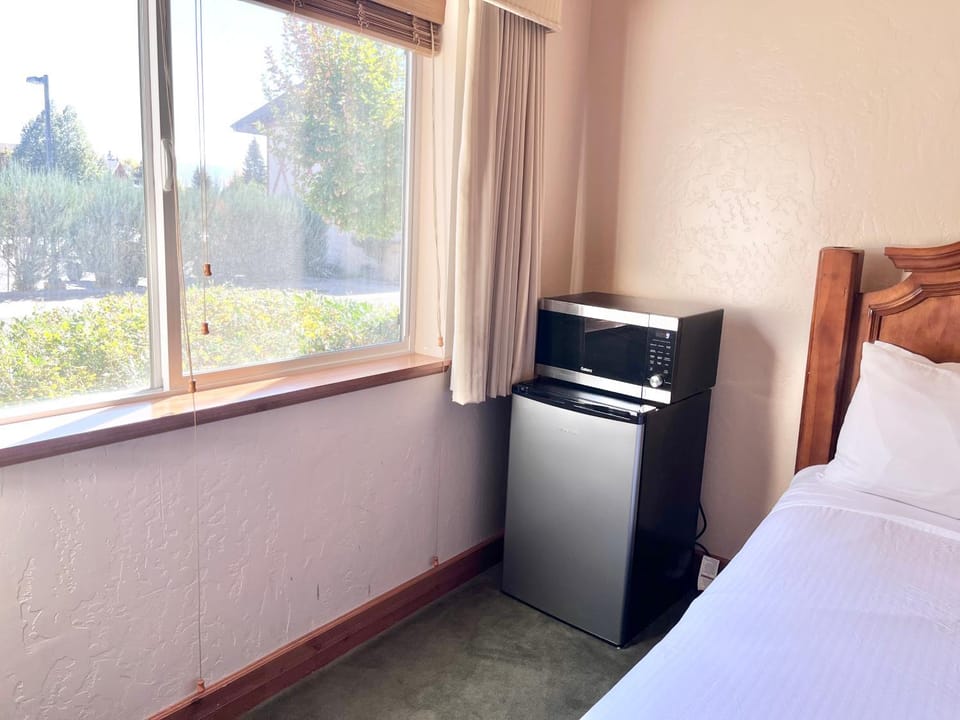 Peaceful Double Queen Stay Near Park City & Deer Valley Ski Resorts - 1083 Apartment in Midway