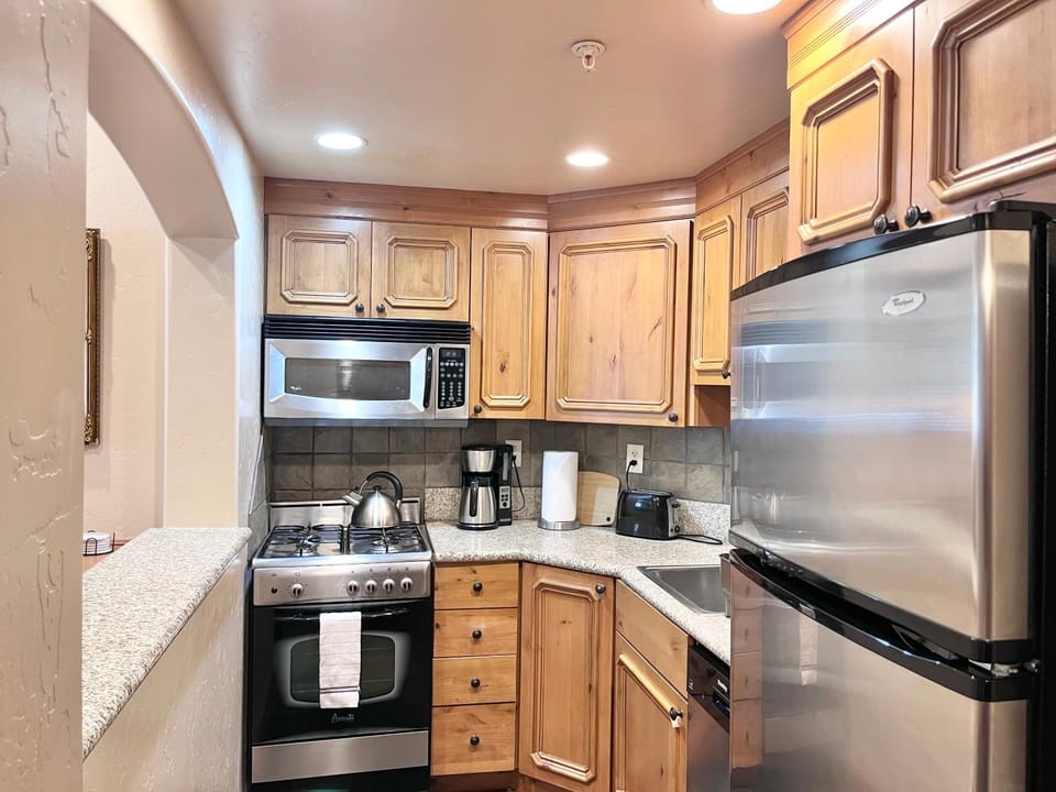 Cozy Zermatt 2BR 2BA Villa with Pool & Kitchen -8385 Villa in Midway