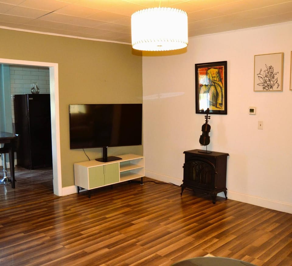 Communal lounge/ TV room, TV and multimedia, Living room, Decorative detail