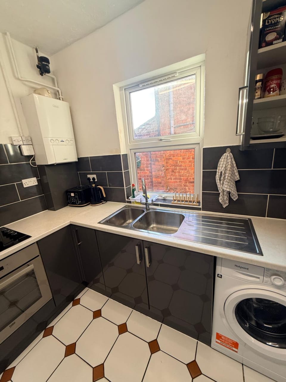 Pat Signature Stays House in Northampton