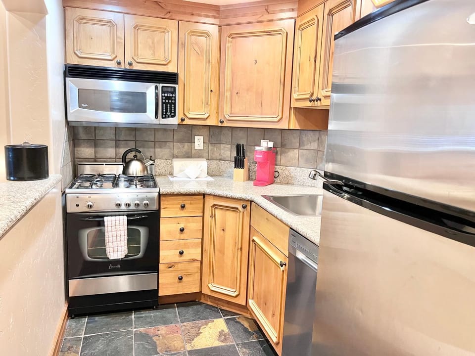 Cozy Zermatt Swiss King Villa with Kitchen Near Park City & Deer Valley Ski Resorts - 1089 Apartment in Midway