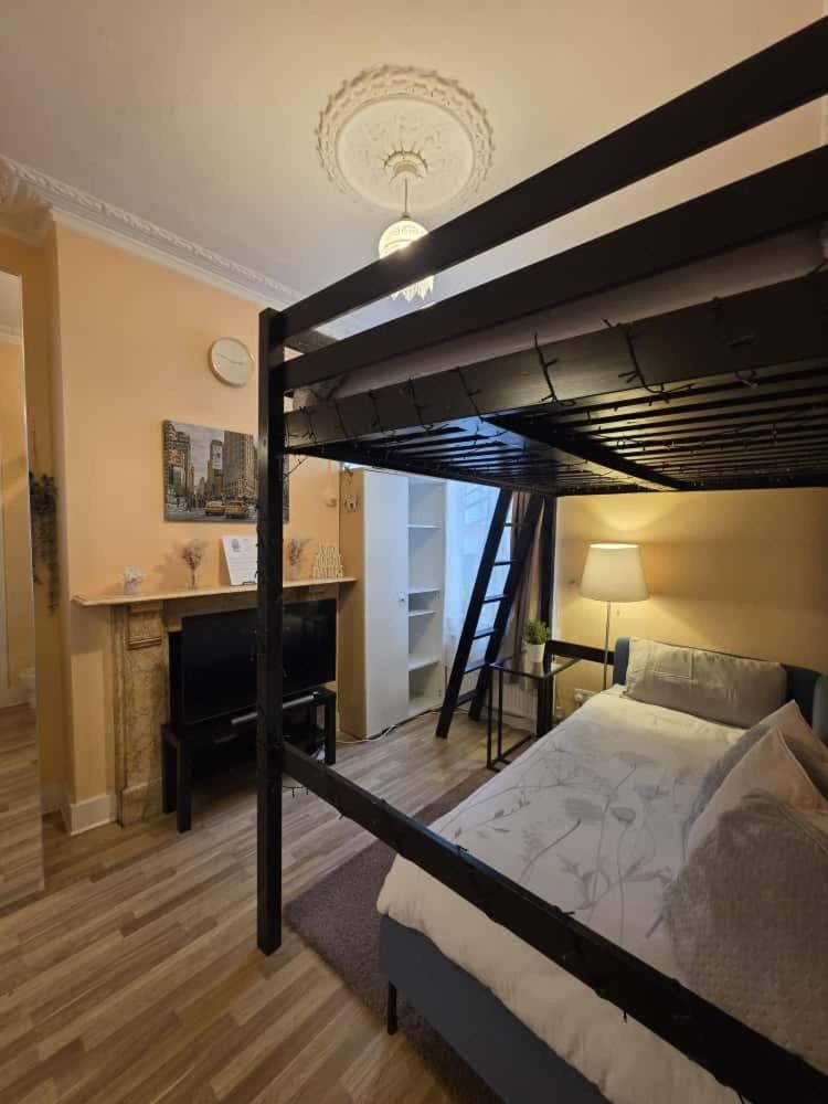 Photo of the whole room, Bedroom, bunk bed