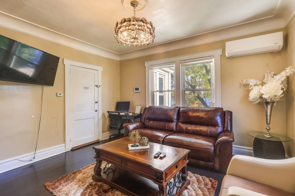 Easy Commute to Newark & NYC! Extended Stay Unit House in Irvington