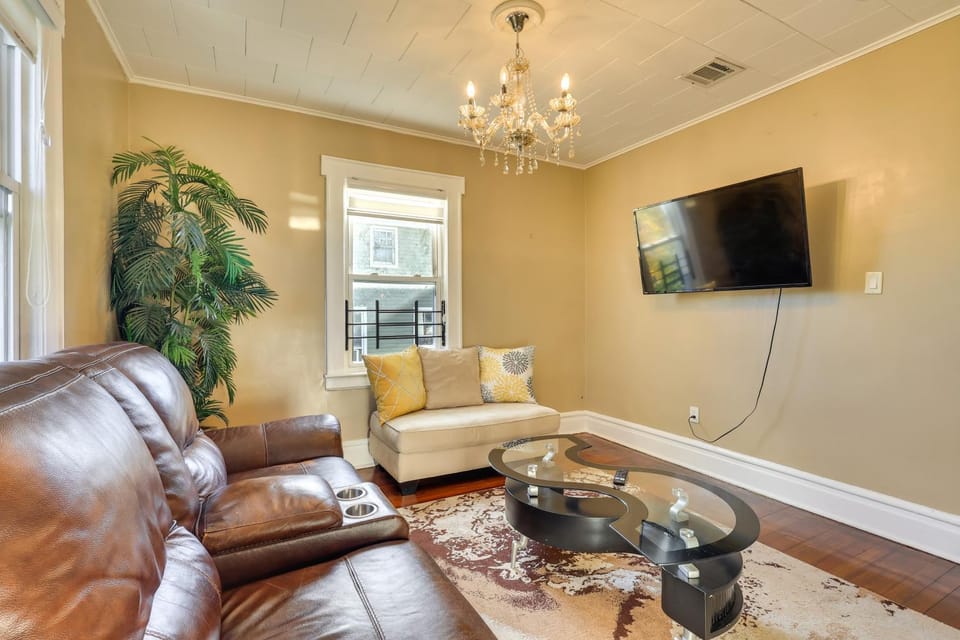 Free Parking Spot! Extended Stay Near Newark & NYC House in Irvington