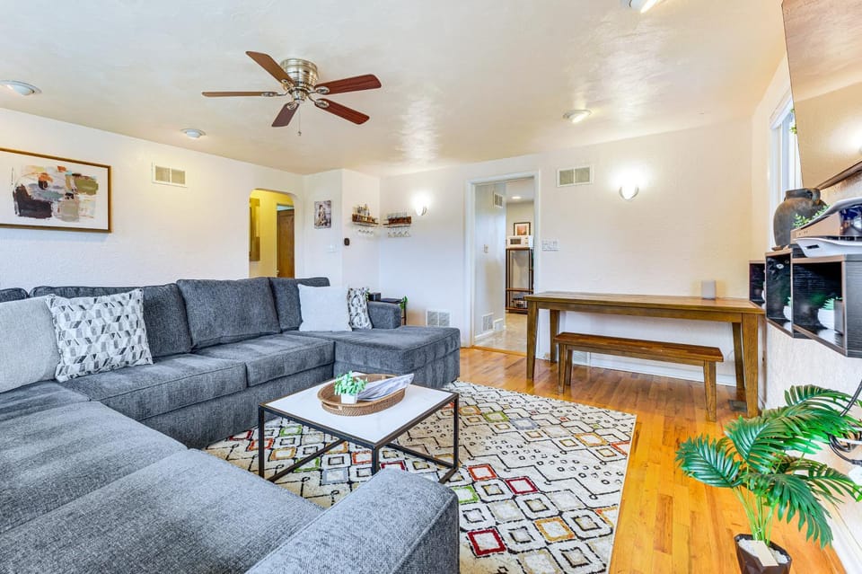 Walk to Old Town Lafayette! Cozy Couple’s Escape House in Lafayette