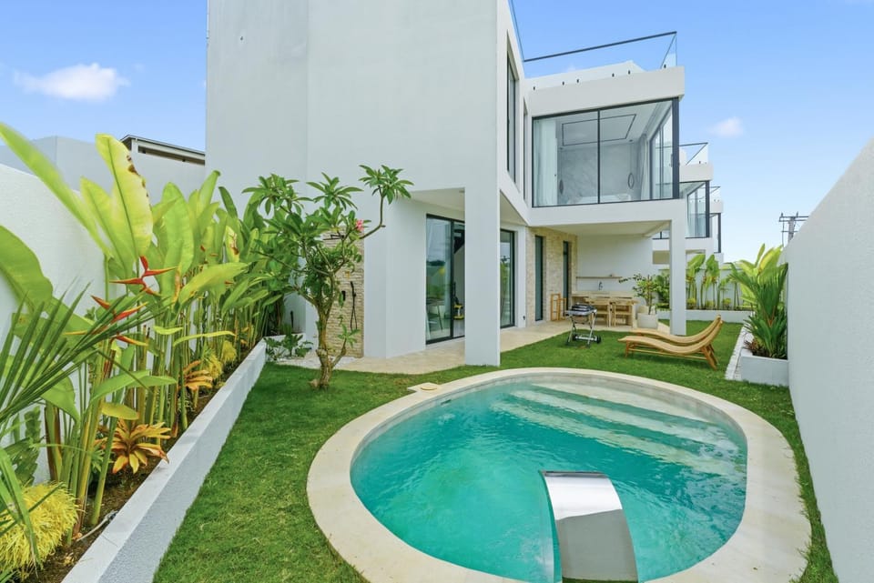 Snow White Villas 3BR Haven Near Pandawa Beach Villa in Bali