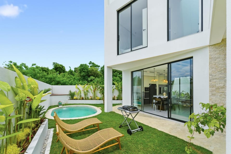 Snow White Villas 3BR Haven Near Pandawa Beach Villa in Bali