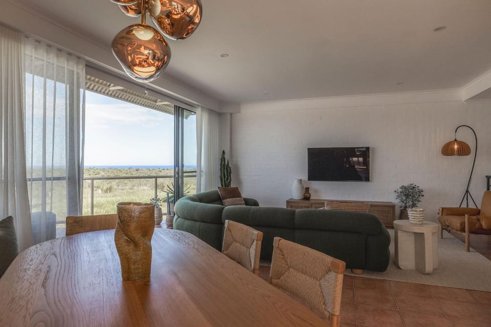 Fuller Holidays - Light Views Apartment in Byron Bay
