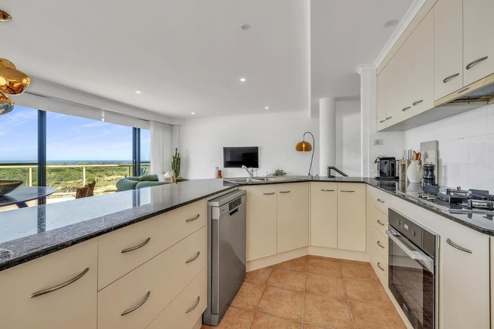 Fuller Holidays - Light Views Apartment in Byron Bay
