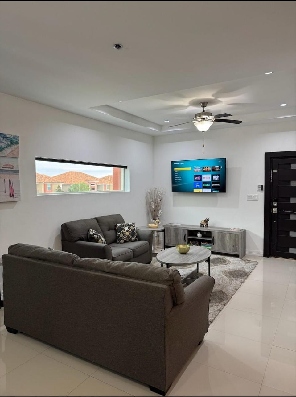 TV and multimedia, Living room, Seating area, Evening entertainment