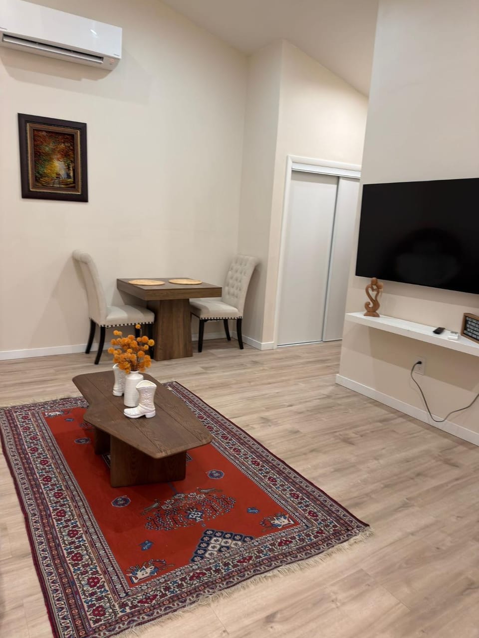 Living room, Dining area