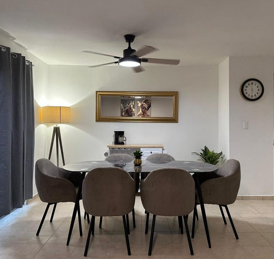 Casa en Apodaca Fracc Privado WiFi Ideal para grupos 7PPL a 10 min del Aeropuerto Apartment in State of Nuevo Leon