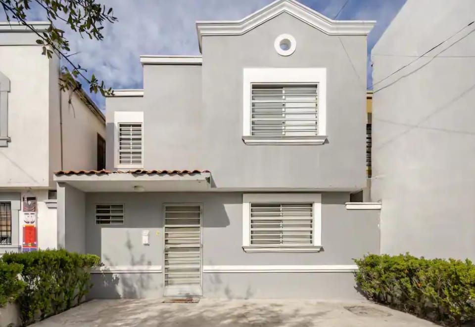 Casa en Apodaca Fracc Privado WiFi Ideal para grupos 7PPL a 10 min del Aeropuerto Apartment in State of Nuevo Leon