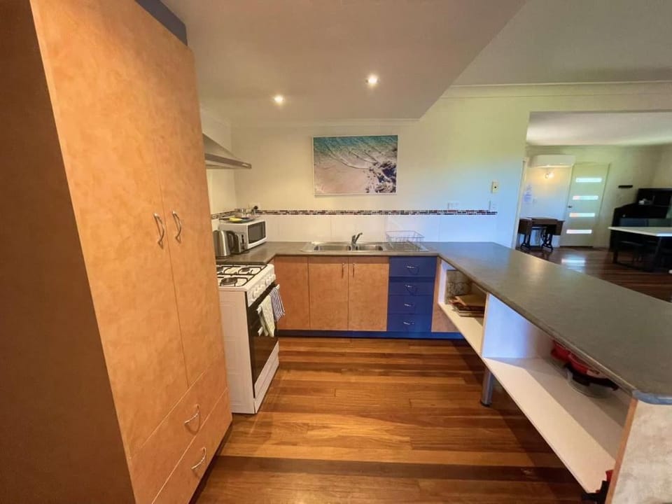 Mambo #5 Double Storey Holiday Home House in Agnes Water