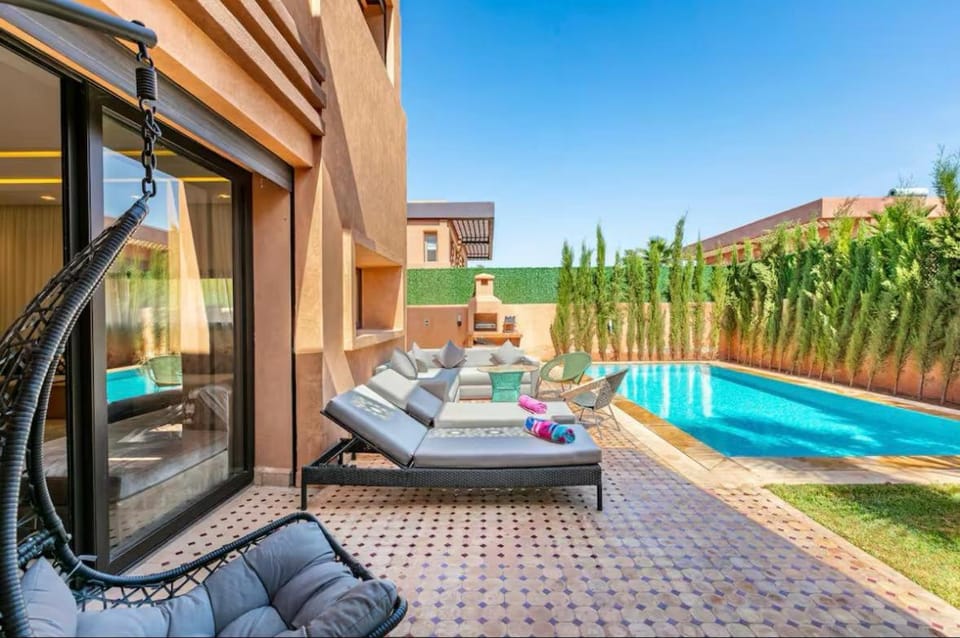 Luxury 4-ROM Villa with private Heated pool in Akenza ,free Airport transport service Villa in Marrakesh-Safi