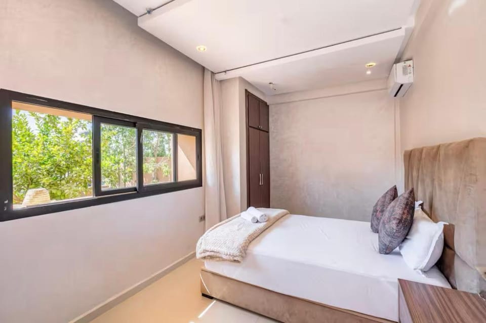 Luxury 4-ROM Villa with private Heated pool in Akenza ,free Airport transport service Villa in Marrakesh-Safi