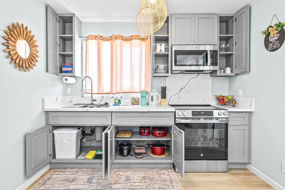 Honolulu Central 1 Bd 1 Ba House in McCully-Moiliili