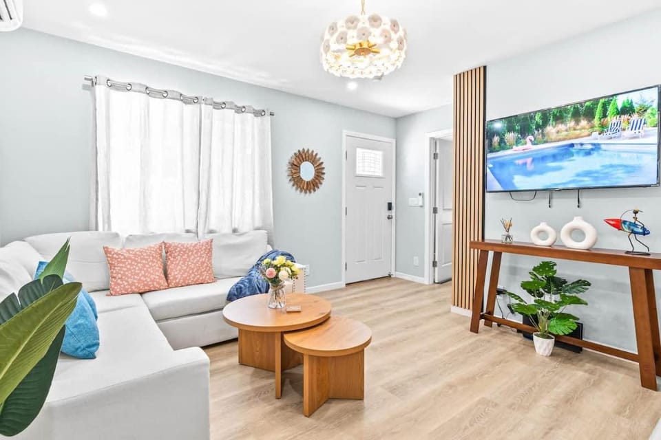 Honolulu Central 1 Bd 1 Ba House in McCully-Moiliili