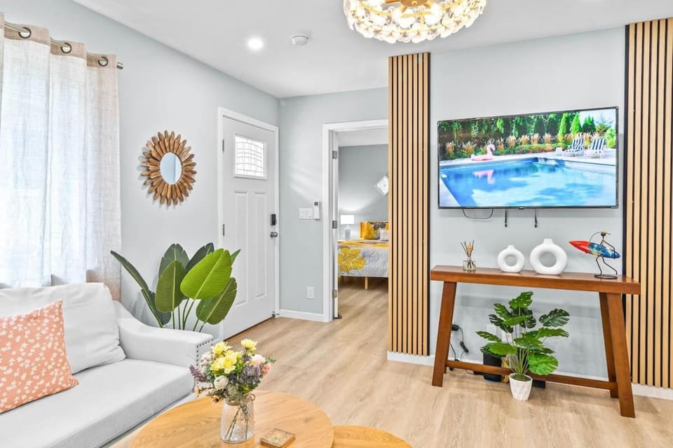 Family-friendly 2BD 2BA 2 Parkings Honolulu Home House in McCully-Moiliili