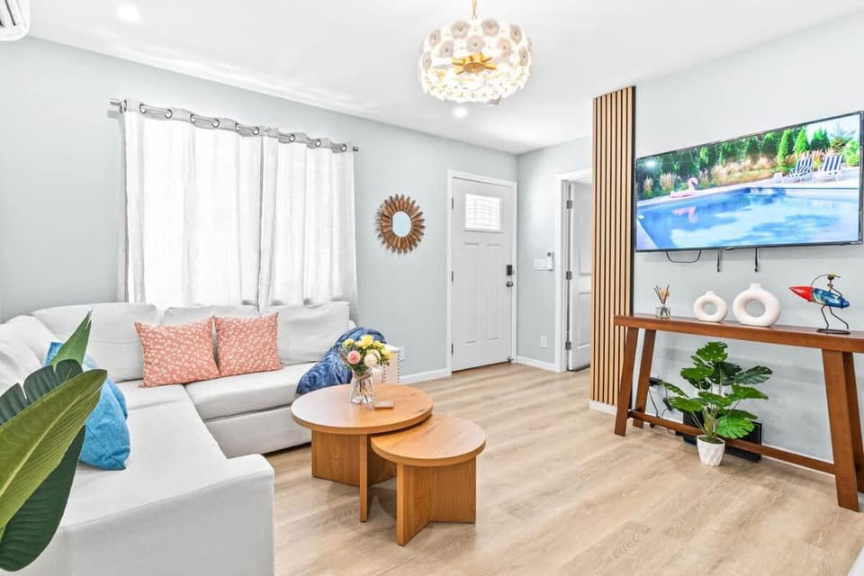 Family-friendly 2BD 2BA 2 Parkings Honolulu Home House in McCully-Moiliili